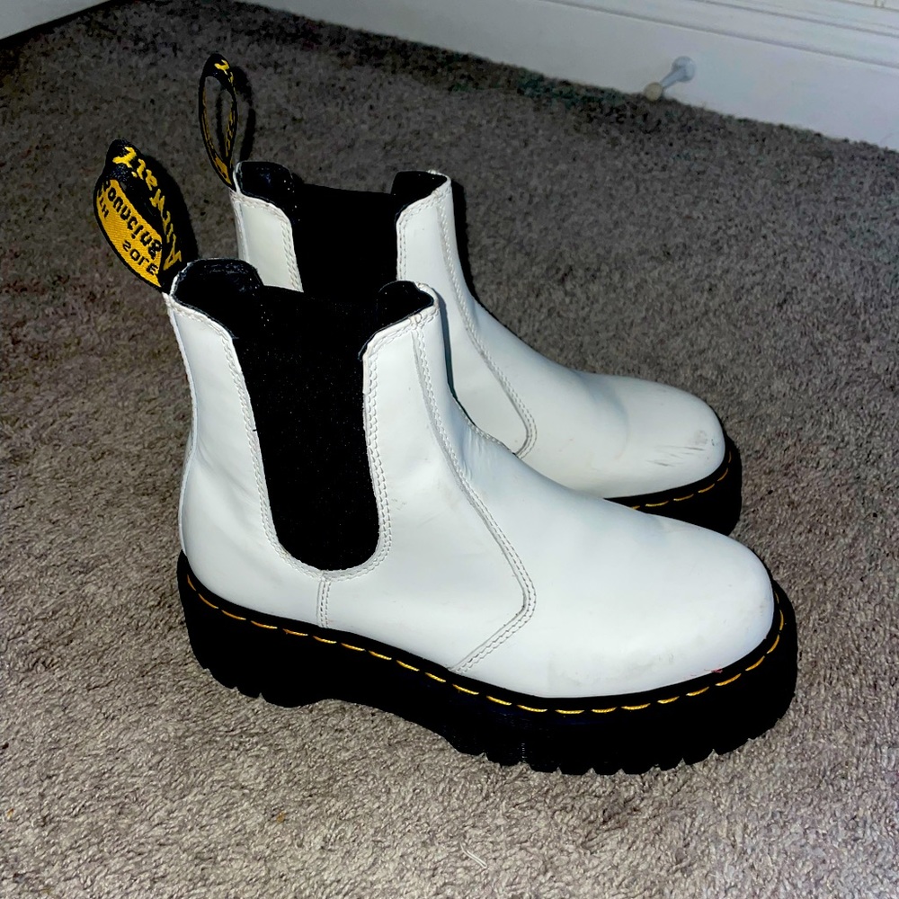 Dr. Martens 2976 Smooth Leather Platform Chelsea Boot